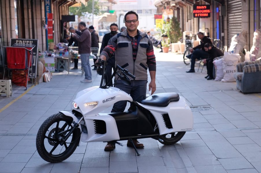 Afganski imigrant u Turskoj od otpadnog materijala izradio električno biciklo_618da4340cf93.jpeg
