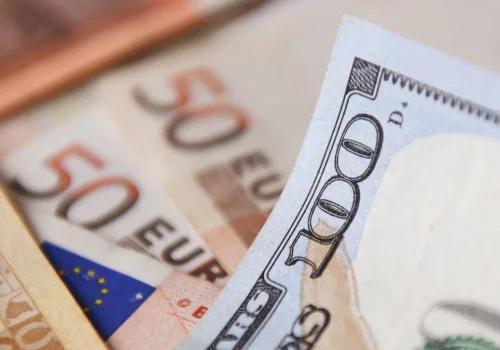 Dolar i evro skoro izjednačeni prvi put u 20 godina_62ceaf9544ec8.webp