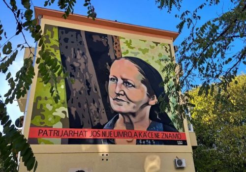 Ljeposava iz ĐEKNE dobila mural u Podgorici: Patrijarhat još nije umro, a ka’ će ne znamo!_6566a23594f16.jpeg