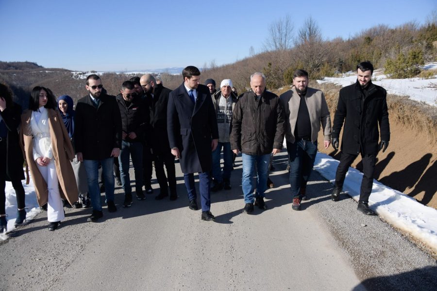 Ministar Đerlek otvorio saobraćajnicu na Pešteru – mještani Sjenice i okoline dobili rekonstruisan put ka Pešterskoj visoravni_65bafae893cd5.jpeg