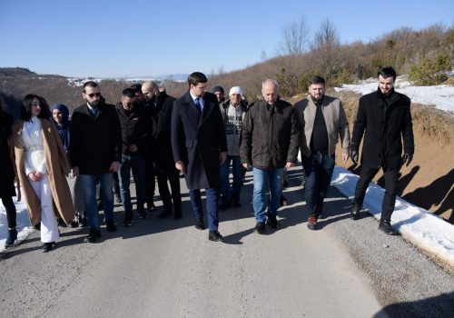 Ministar Đerlek otvorio saobraćajnicu na Pešteru – mještani Sjenice i okoline dobili rekonstruisan put ka Pešterskoj visoravni_65bafae893cd5.jpeg