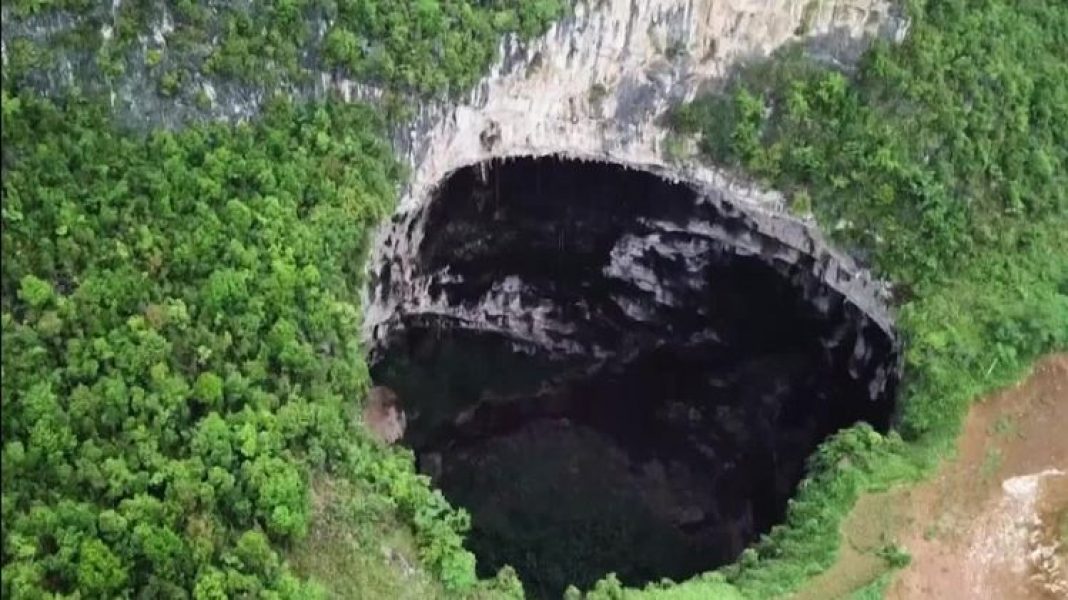 Nebeske jame – otkrivena vrtača sa sopstvenom šumom u Kini_6285b910eca57.jpeg