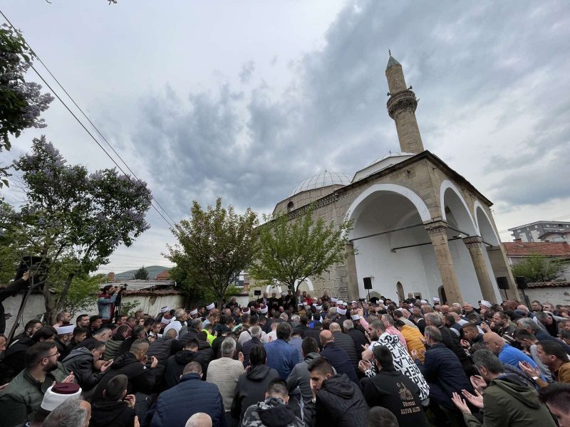 Obavljenja obdukcija – Muftija Zukorlić ukopan u haremu Altun Alem džamije_6275c975e1d23.jpeg