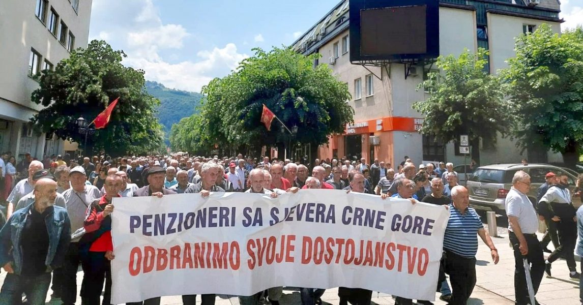 Svi penzioneri da izađu na proteste 14. jula u Bijelom Polju_62c5838042640.jpeg